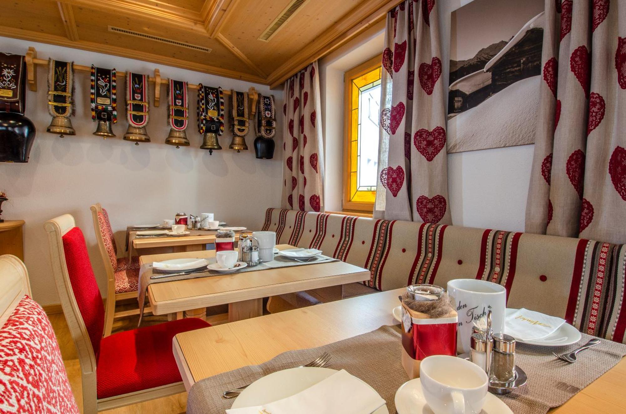 Sporthotel Almhof Ишгль Экстерьер фото